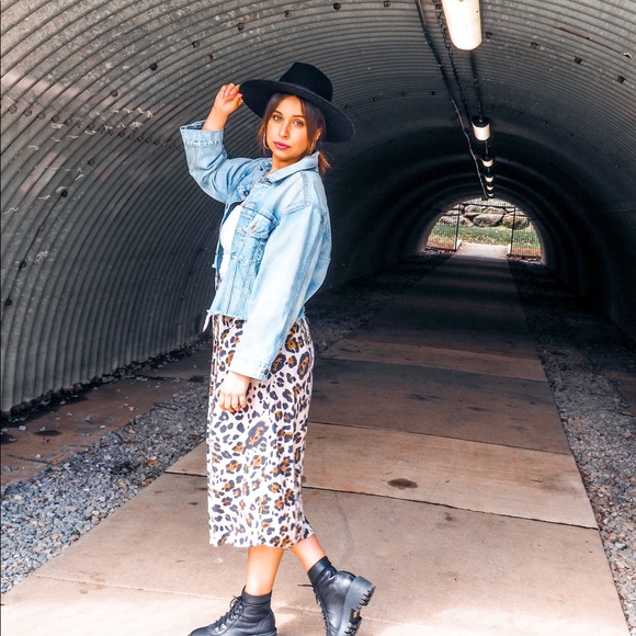 Meet your Posher, Elle - Picture 5 of 5